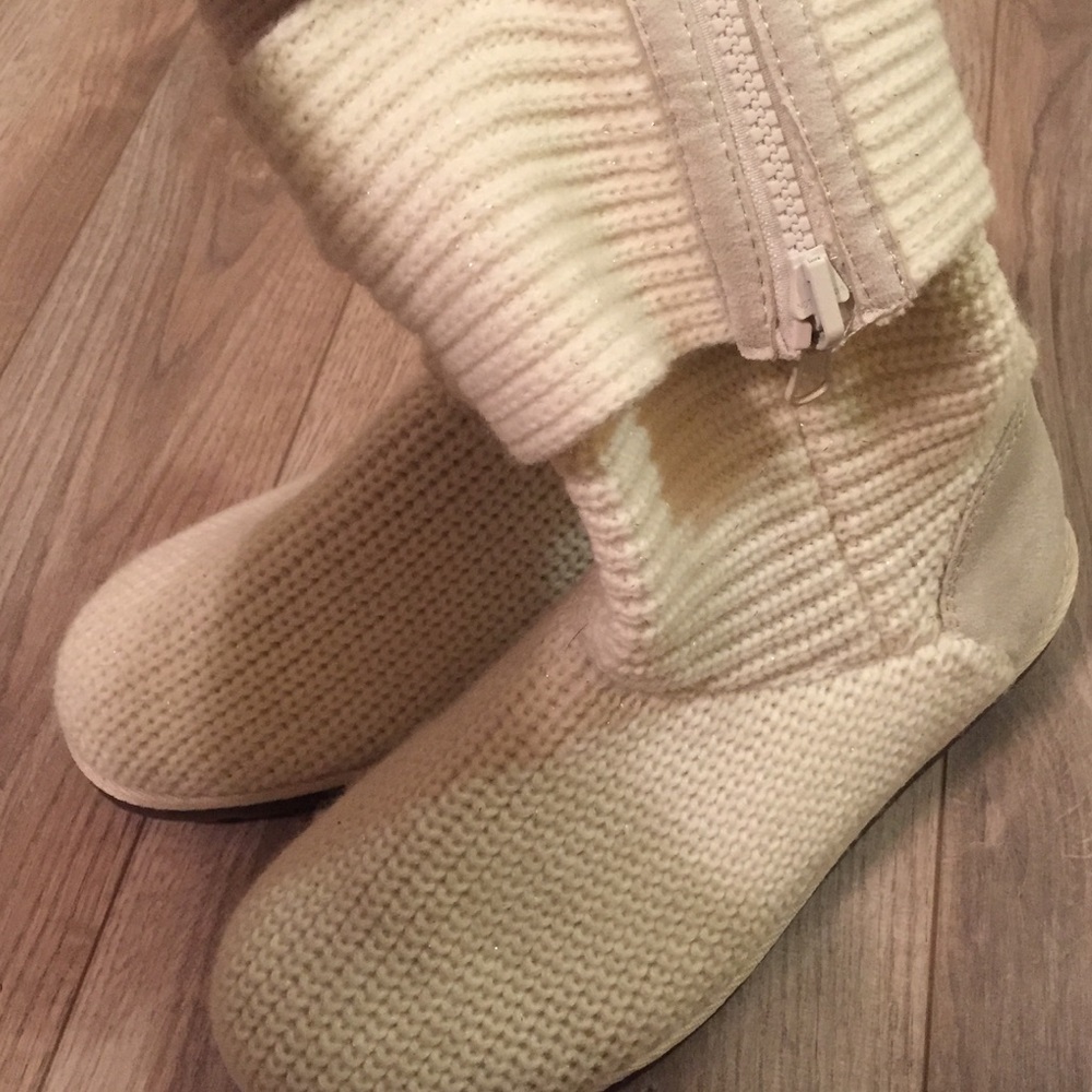 Never Worn White So Boots from Kohls | Size 9